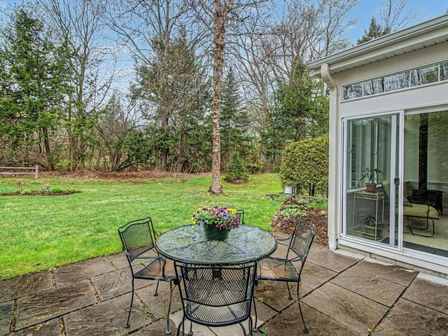 72 Chickadee Circle, South Burlington, VT 05403