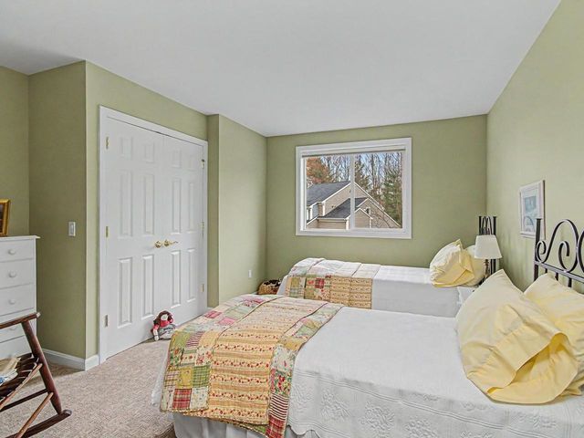 72 Chickadee Circle, South Burlington, VT 05403