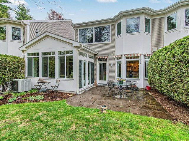 72 Chickadee Circle, South Burlington, VT 05403