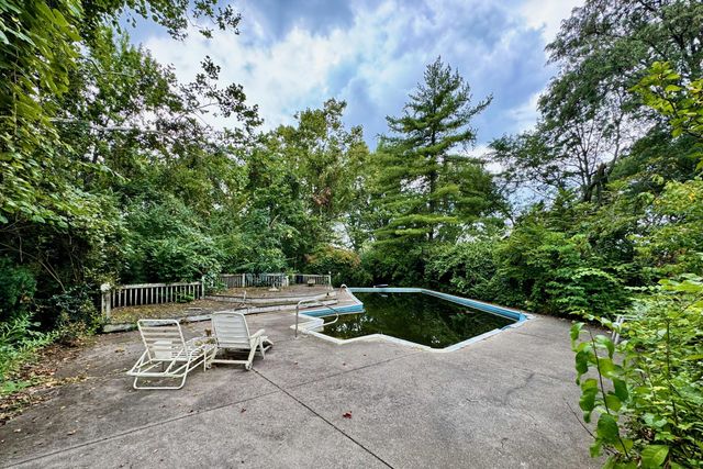 831 Persimmon Place, Columbus, OH 43213