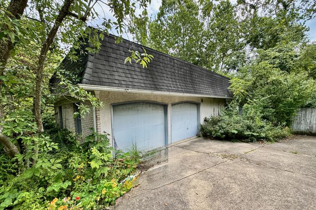 831 Persimmon Place, Columbus, OH 43213
