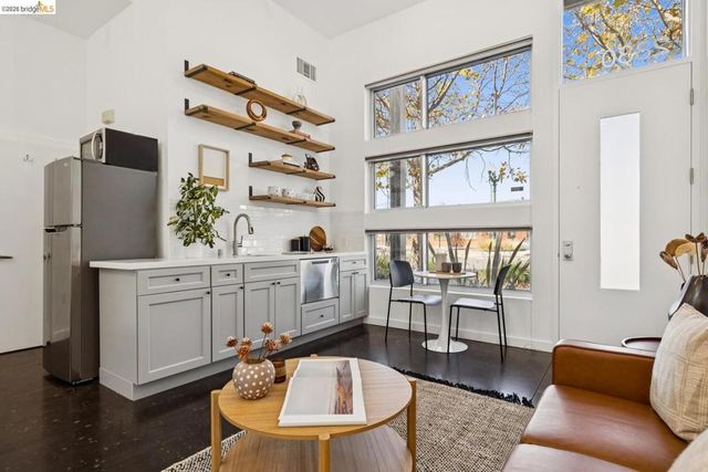 2830 Mandela PKWY, Oakland, CA 94608