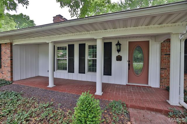 1000 Schwarz Road, Edwardsville, IL 62025