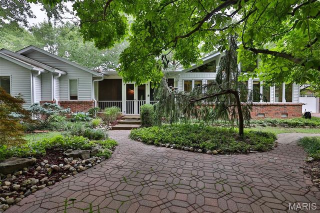 1000 Schwarz Road, Edwardsville, IL 62025
