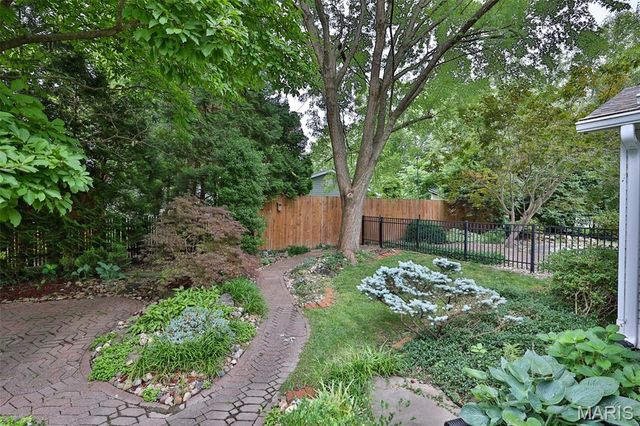 1000 Schwarz Road, Edwardsville, IL 62025