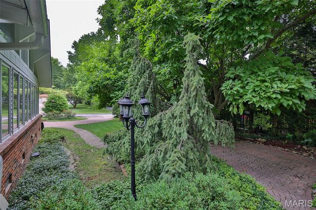 1000 Schwarz Road, Edwardsville, IL 62025