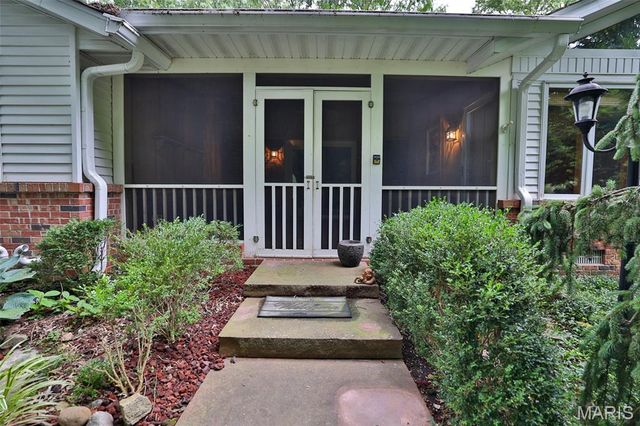 1000 Schwarz Road, Edwardsville, IL 62025
