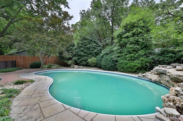 1000 Schwarz Road, Edwardsville, IL 62025