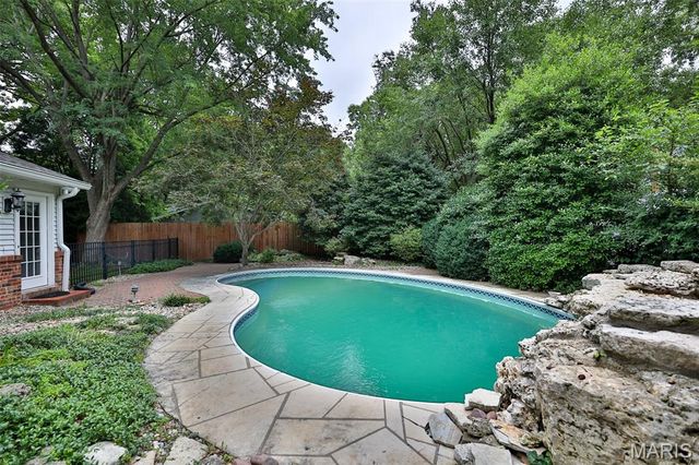 1000 Schwarz Road, Edwardsville, IL 62025