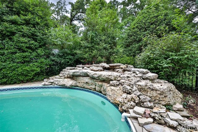 1000 Schwarz Road, Edwardsville, IL 62025