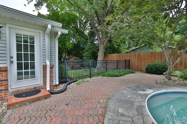 1000 Schwarz Road, Edwardsville, IL 62025