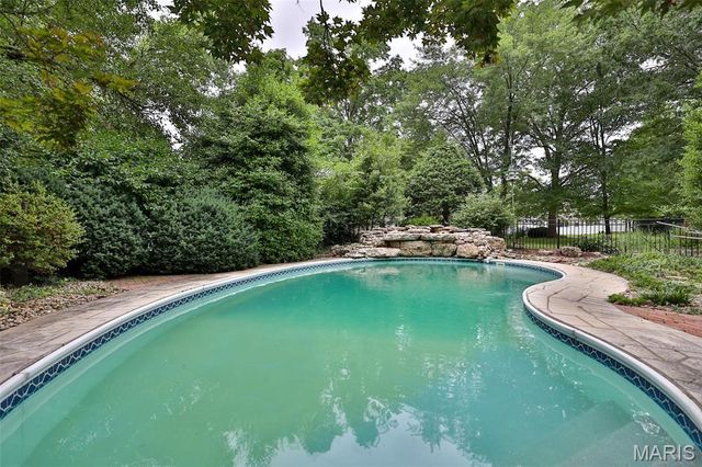 1000 Schwarz Road, Edwardsville, IL 62025