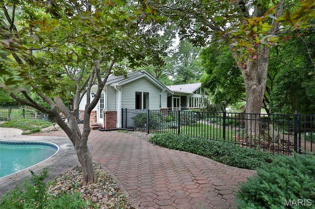 1000 Schwarz Road, Edwardsville, IL 62025