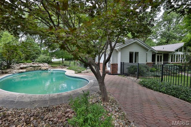 1000 Schwarz Road, Edwardsville, IL 62025