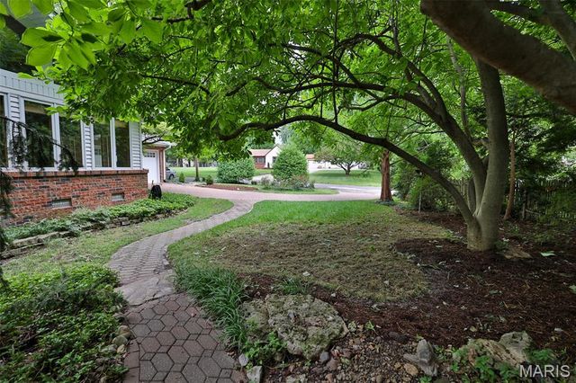 1000 Schwarz Road, Edwardsville, IL 62025