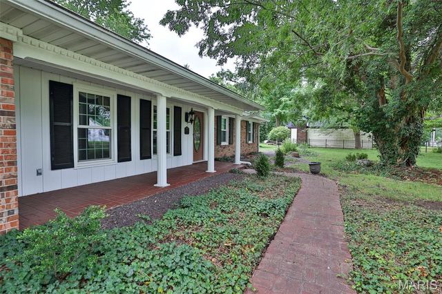1000 Schwarz Road, Edwardsville, IL 62025
