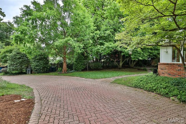 1000 Schwarz Road, Edwardsville, IL 62025
