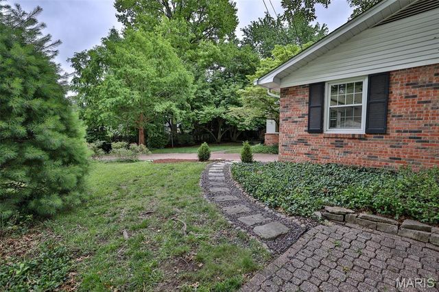 1000 Schwarz Road, Edwardsville, IL 62025