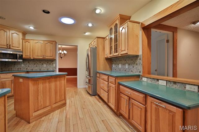 1000 Schwarz Road, Edwardsville, IL 62025
