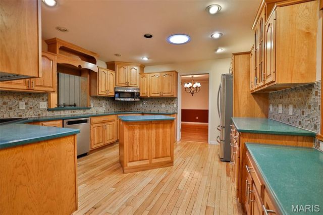 1000 Schwarz Road, Edwardsville, IL 62025
