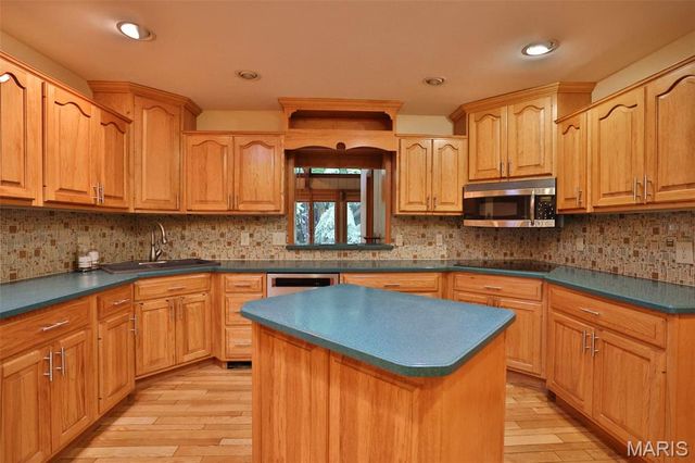 1000 Schwarz Road, Edwardsville, IL 62025