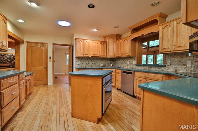 1000 Schwarz Road, Edwardsville, IL 62025