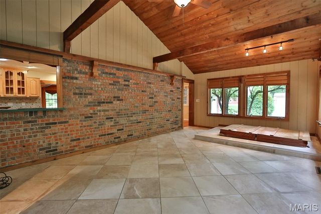 1000 Schwarz Road, Edwardsville, IL 62025