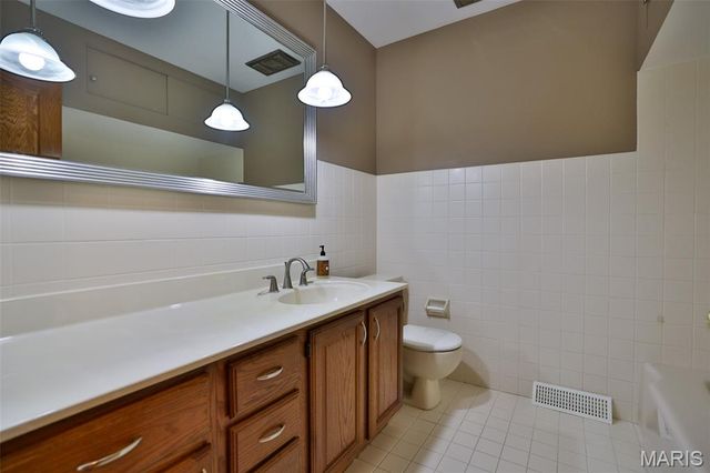 1000 Schwarz Road, Edwardsville, IL 62025