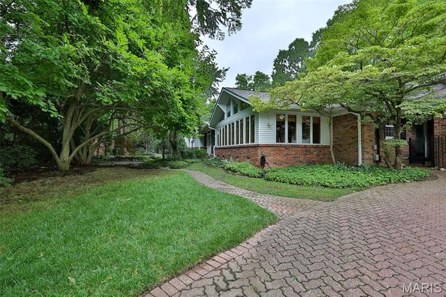 1000 Schwarz Road, Edwardsville, IL 62025