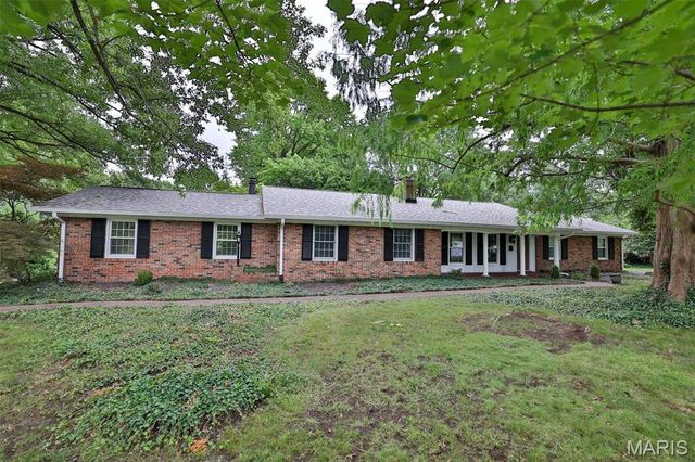 1000 Schwarz Road, Edwardsville, IL 62025