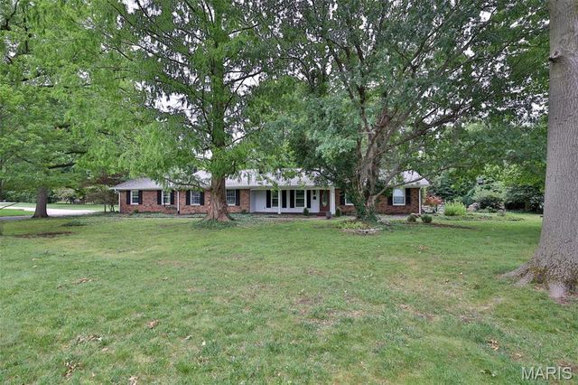 1000 Schwarz Road, Edwardsville, IL 62025