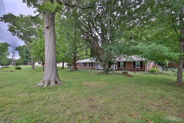 1000 Schwarz Road, Edwardsville, IL 62025