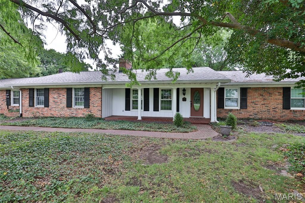 1000 Schwarz Road, Edwardsville, IL 62025