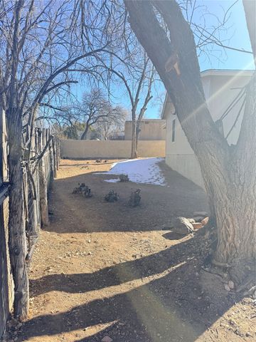 2063 Calle Ensenada, Santa Fe, NM 87505