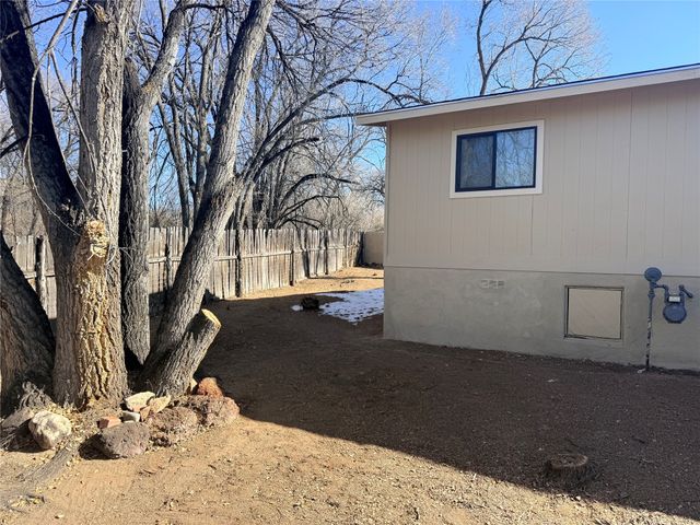 2063 Calle Ensenada, Santa Fe, NM 87505