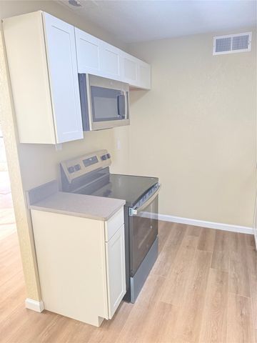 2063 Calle Ensenada, Santa Fe, NM 87505