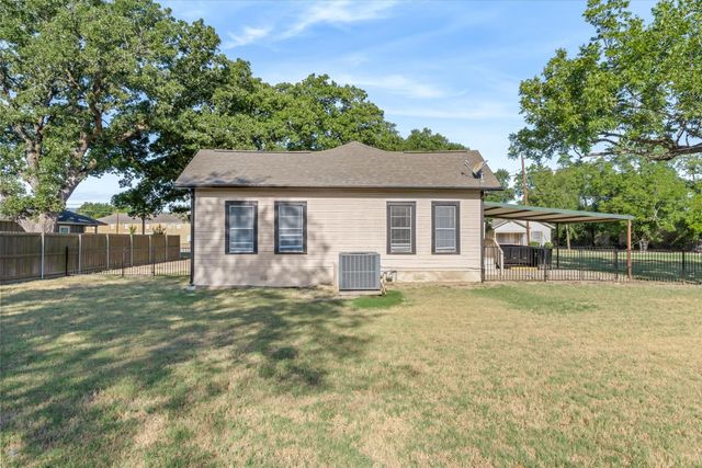 307 S Crockett Street, Edgewood, TX 75117