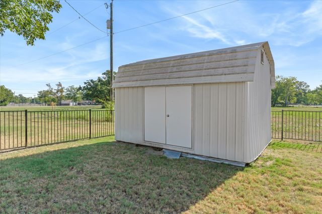307 S Crockett Street, Edgewood, TX 75117