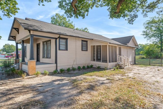 307 S Crockett Street, Edgewood, TX 75117