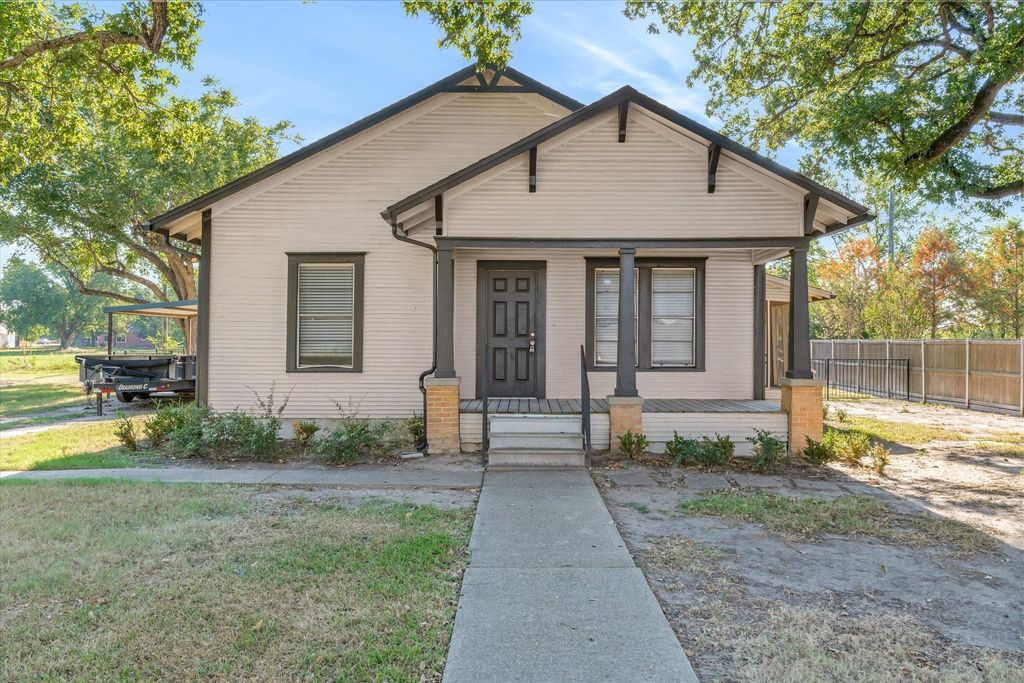 307 S Crockett Street, Edgewood, TX 75117