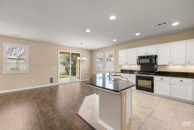 12612 Abercromby Drive, Bakersfield, CA 93312