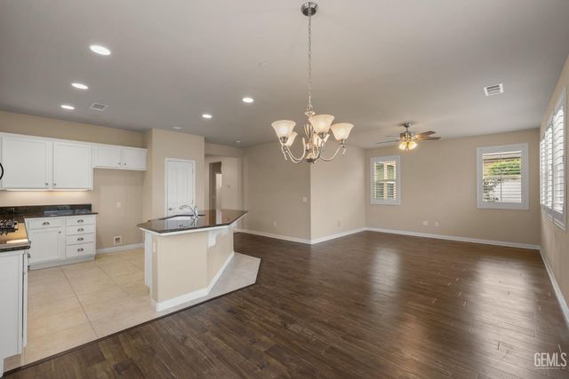 12612 Abercromby Drive, Bakersfield, CA 93312