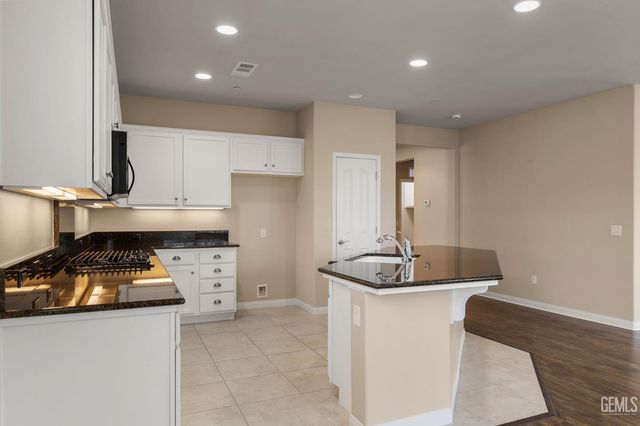 12612 Abercromby Drive, Bakersfield, CA 93312