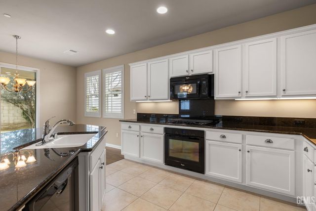 12612 Abercromby Drive, Bakersfield, CA 93312