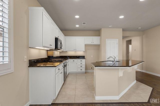 12612 Abercromby Drive, Bakersfield, CA 93312