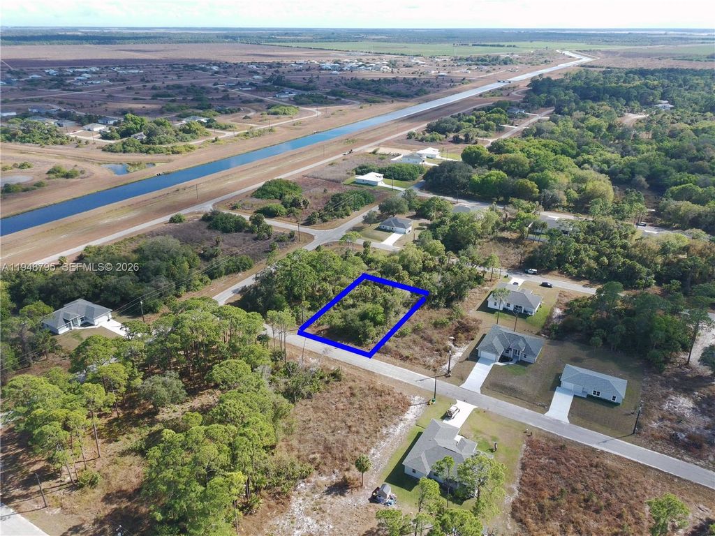 315 Ivanhoe Ave, La Belle, FL 33935