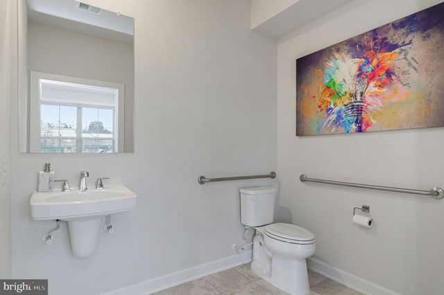 10689 FAIRGROUNDS DR, Fairfax, VA 22030