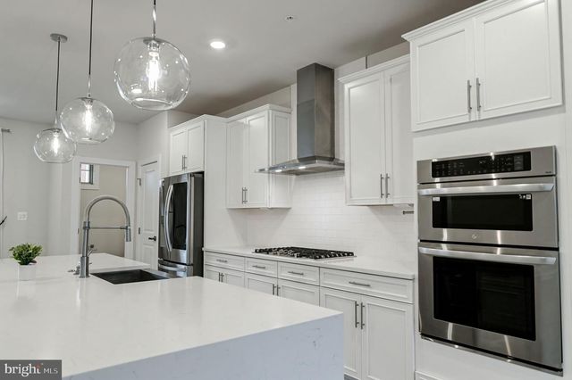 10689 FAIRGROUNDS DR, Fairfax, VA 22030