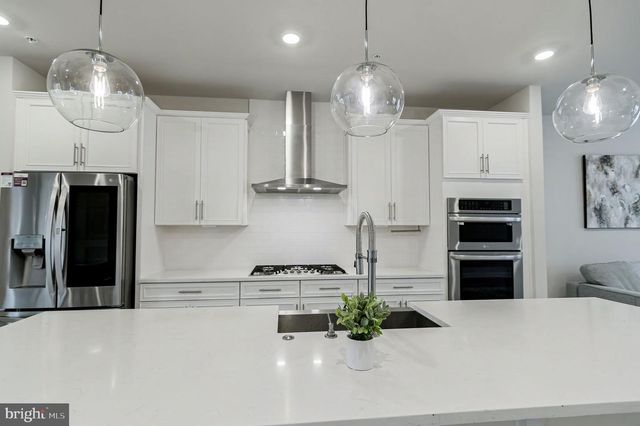 10689 FAIRGROUNDS DR, Fairfax, VA 22030