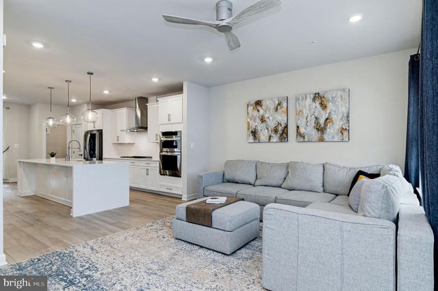 10689 FAIRGROUNDS DR, Fairfax, VA 22030